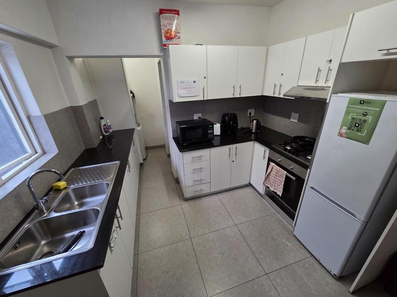 To Let 5 Bedroom Property for Rent in Woodstock Western Cape